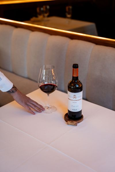 Vino tinto restaurante alcala